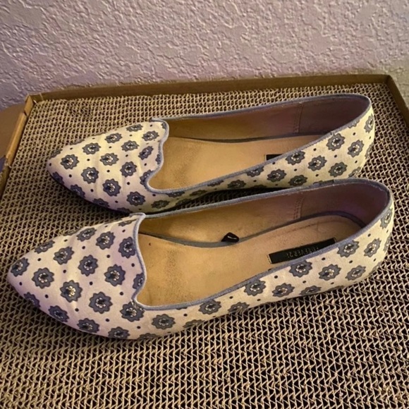Forever 21 Women's Flats - Picture 2 of 4